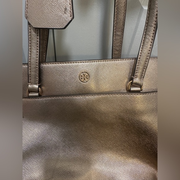 rose gold tory burch purse bag with good storage. - Picture 3 of 8